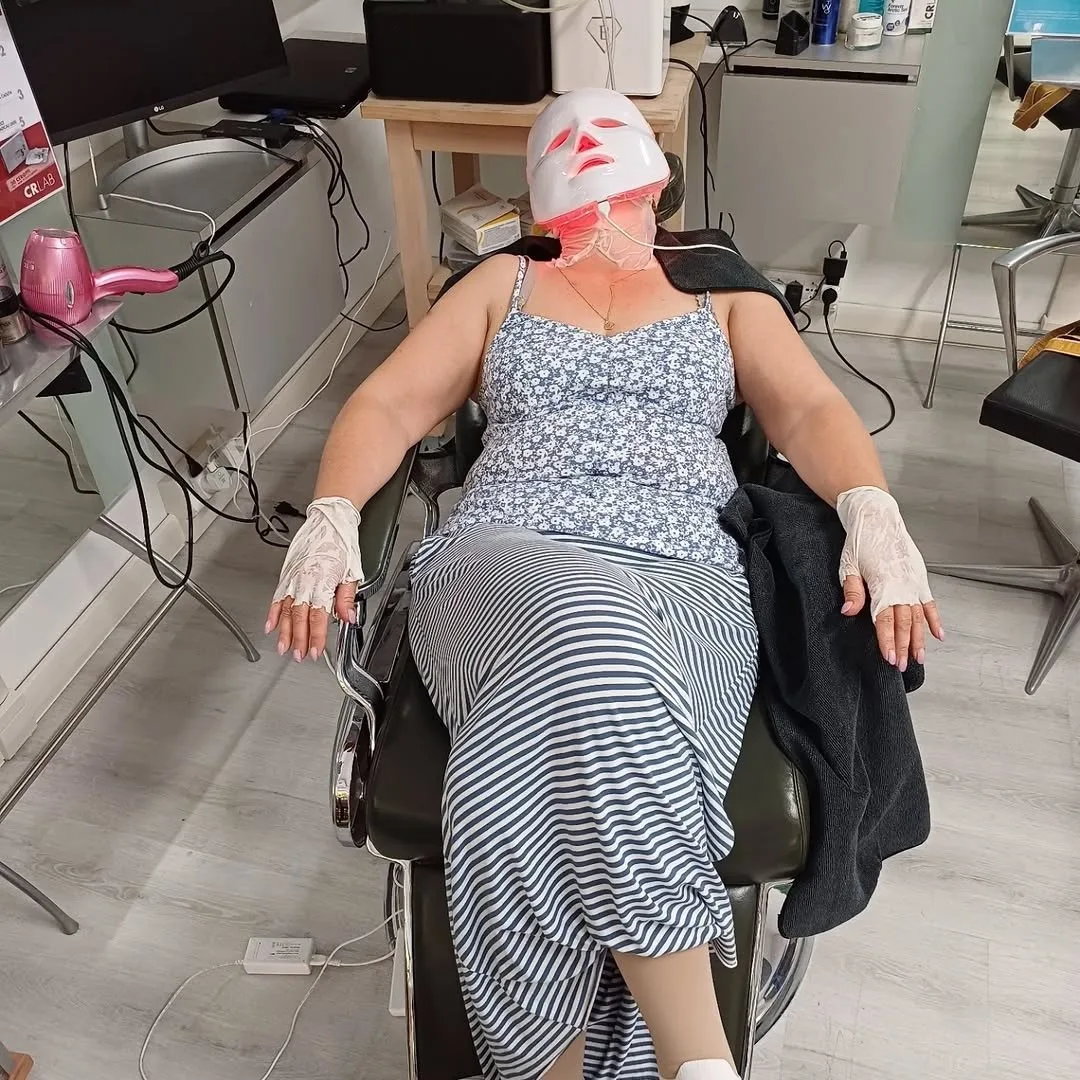 Colore in posa e trattamento al viso con acido ialuronico da X-Style Parrucchieri
